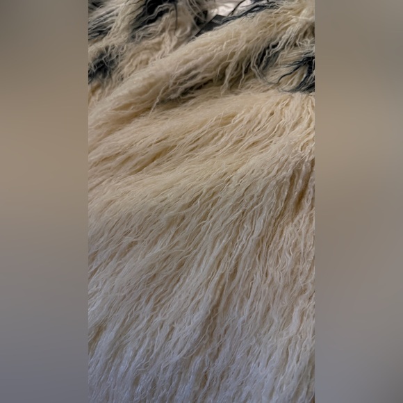 Donna Salyers Faux Fur - Picture 7 of 9